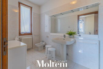 molteni_real_estate_varenna_ vendita_forsale_villa_independent-house_giardino-garden-terrazzo_terrace_vista-lago-lake-view_garage (23)