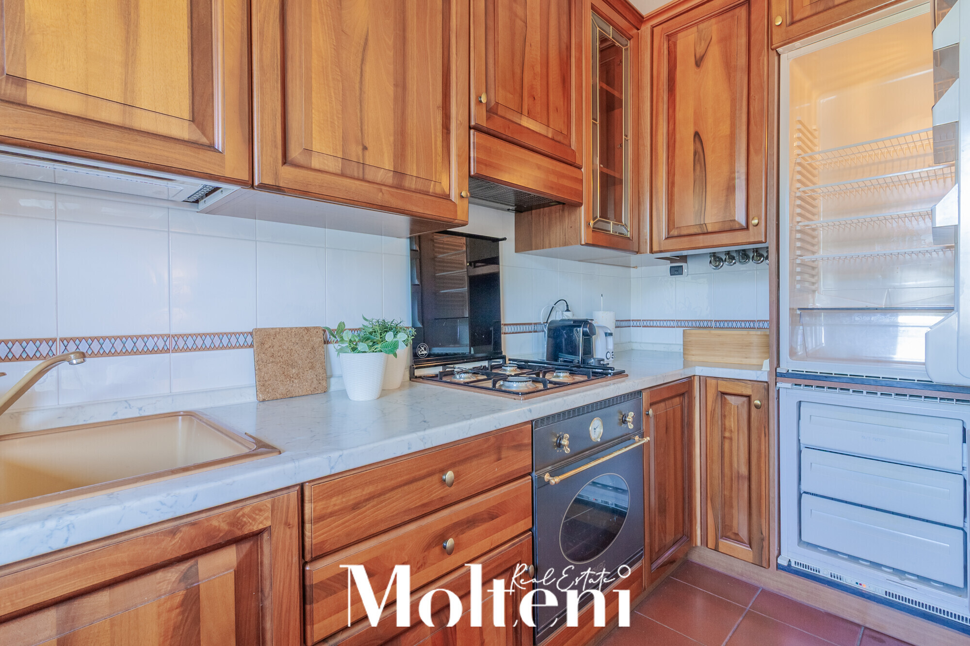 molteni_real_estate_bellano_vendita_forsale_appartamento_apartment_vista lago_lake view_balcone_balcony_garage (14)