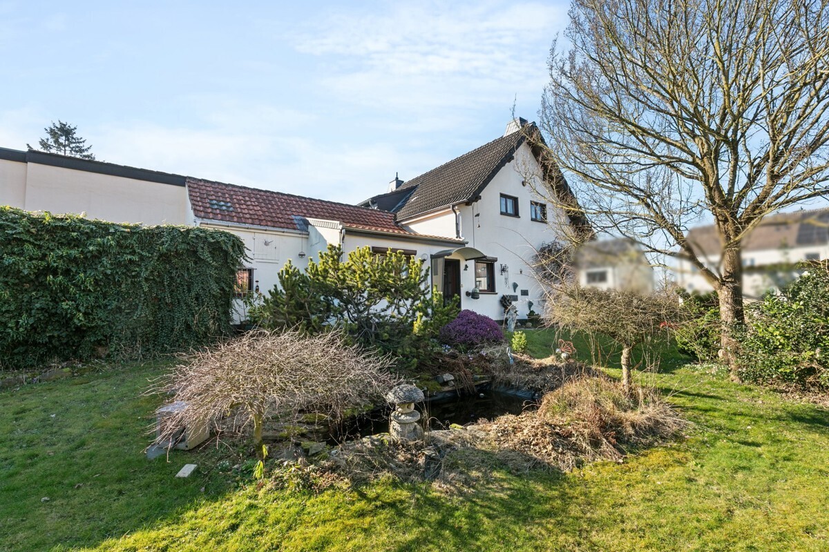 Grundstücks- und Hausansicht (seitlich)
