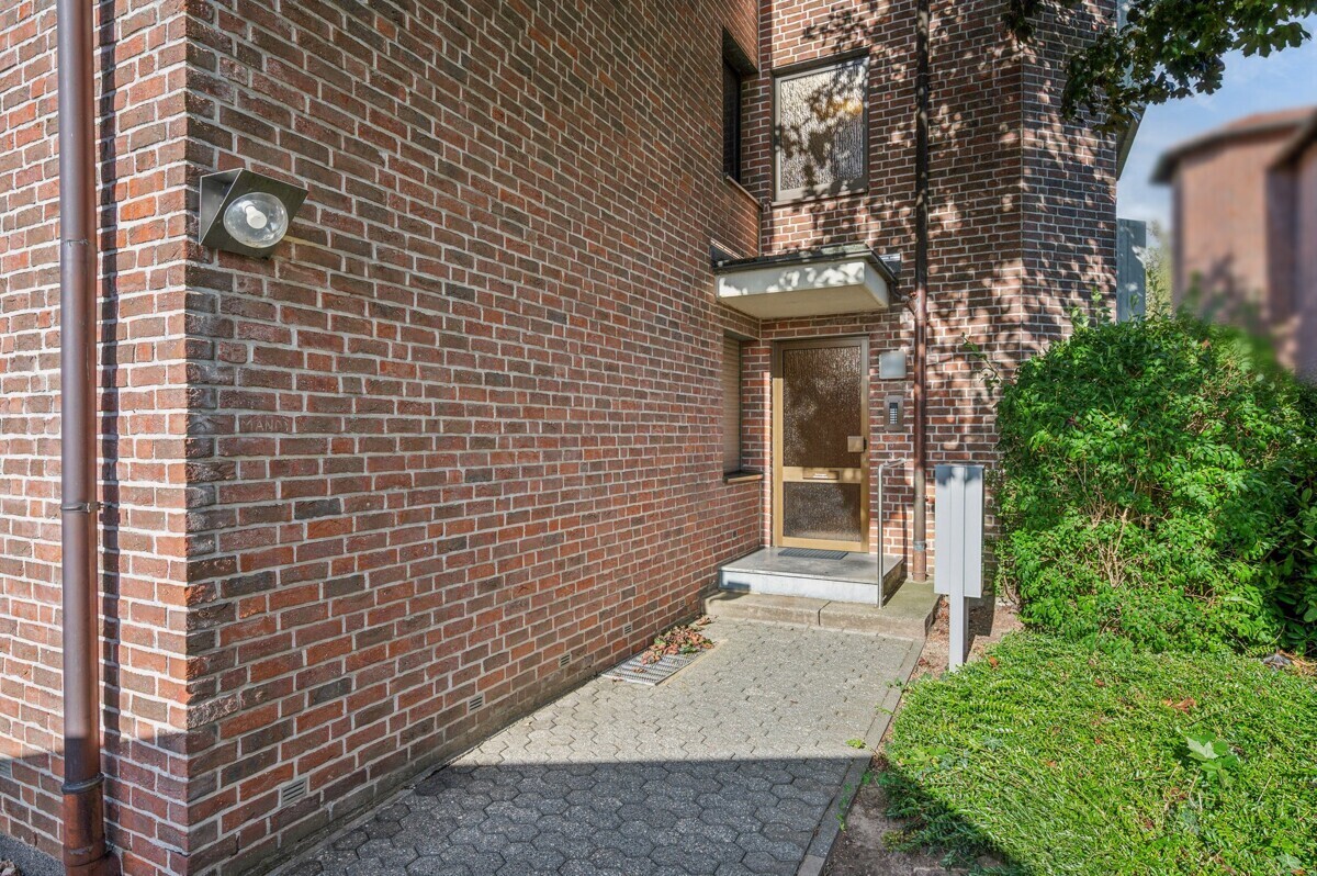 Hausansicht & Hauseingang