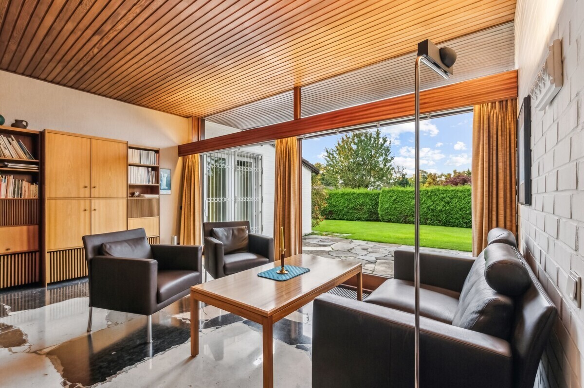 Wohnzimmer mit Terrassen- und Gartenzugang