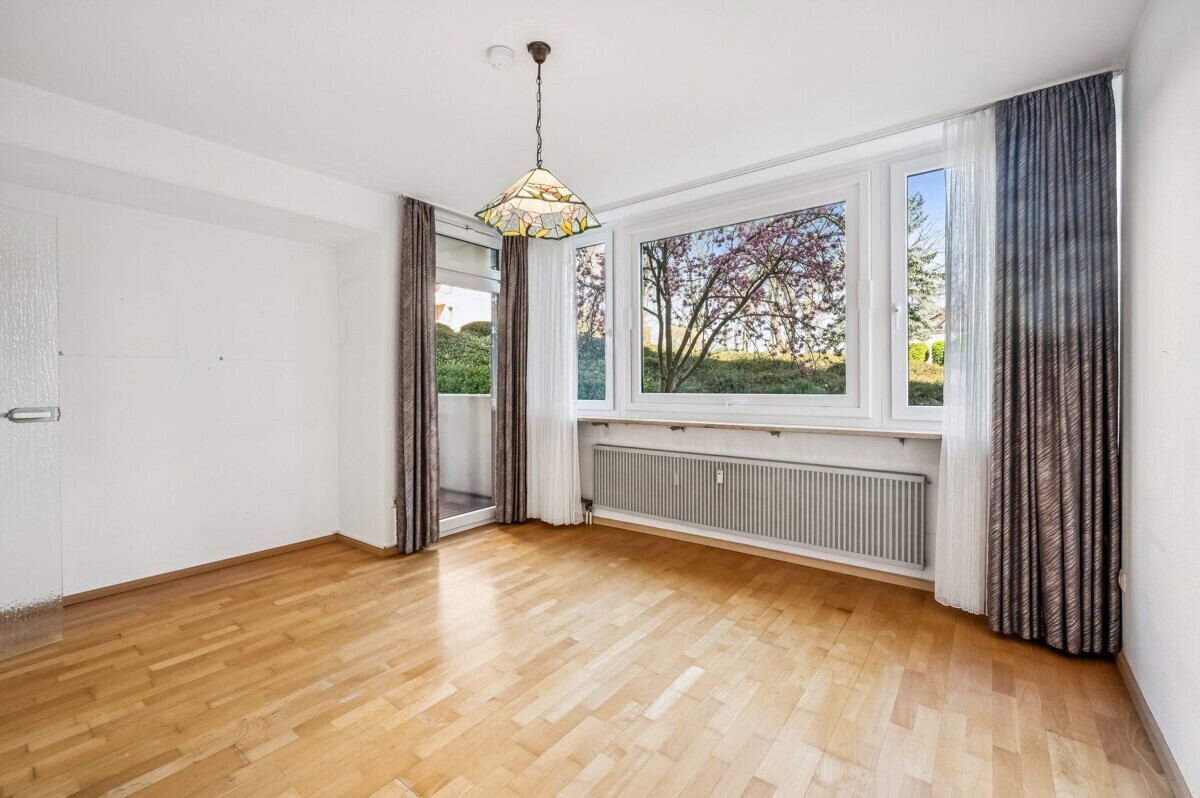 Schlaf- Kinder- oder Arbeitszimmer (3) inkl. Balkon