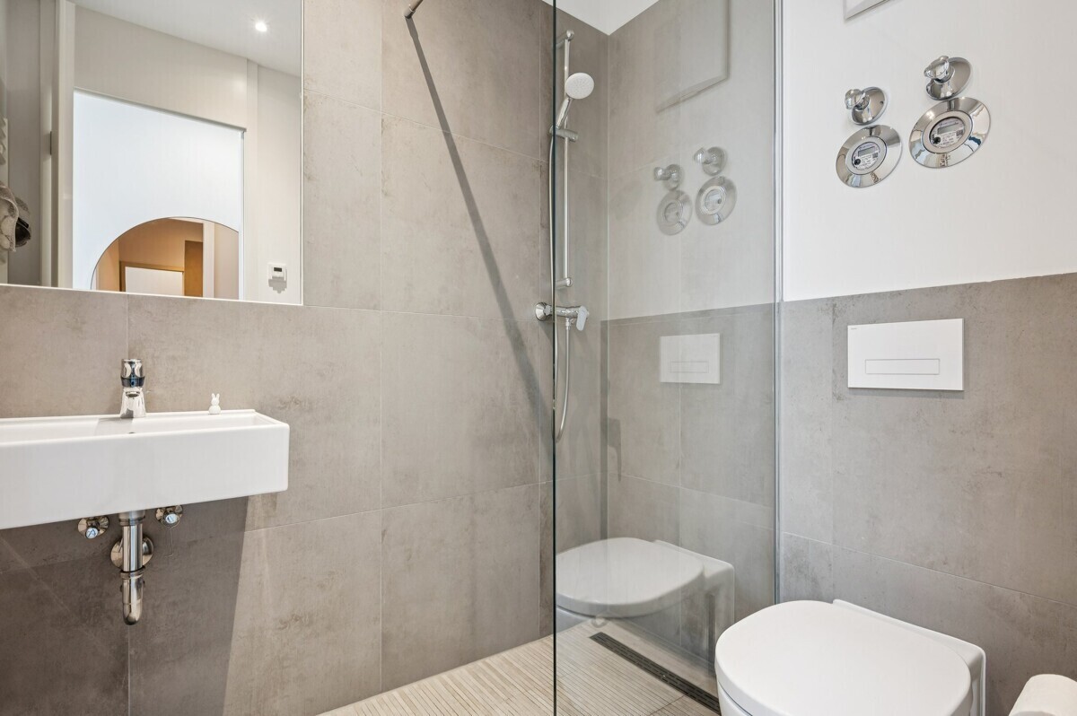 Badezimmer o. Gäste-WC mit Dusche