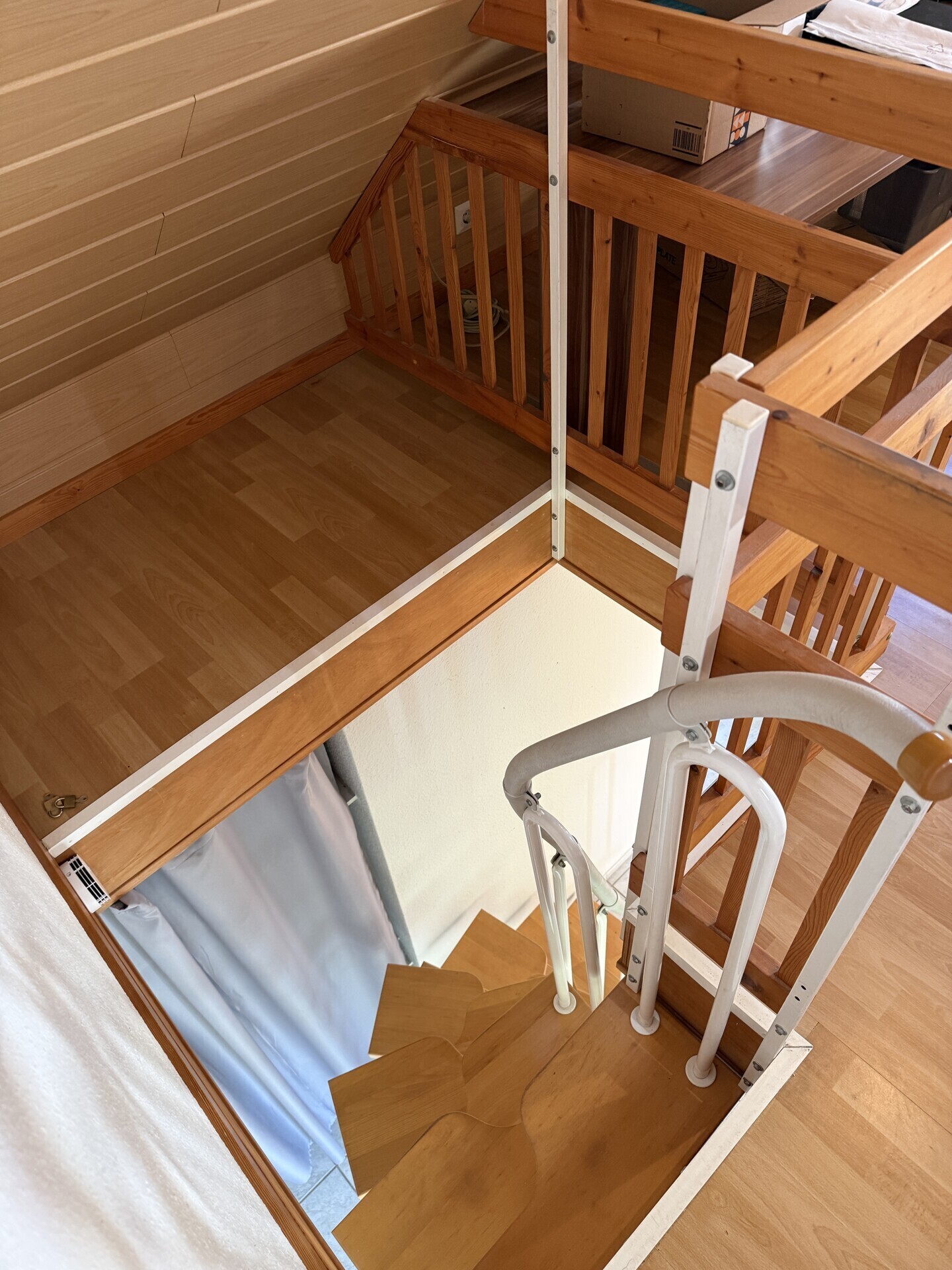 Treppe zum ausgb. DG