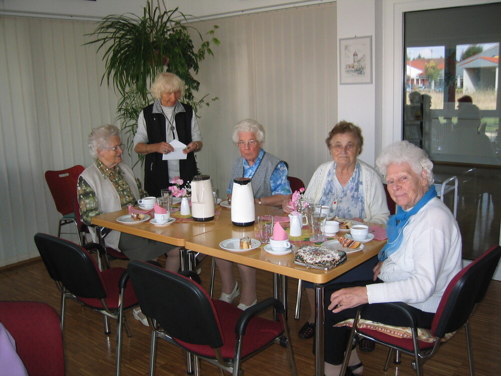 Damen beim Cafe 4