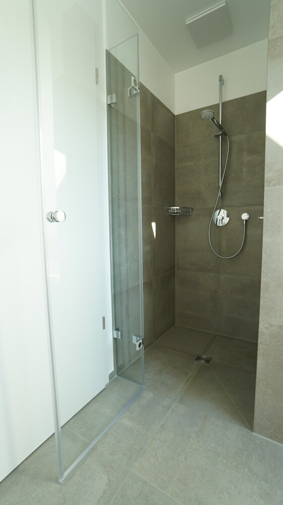 Bodengleiche, große Dusche