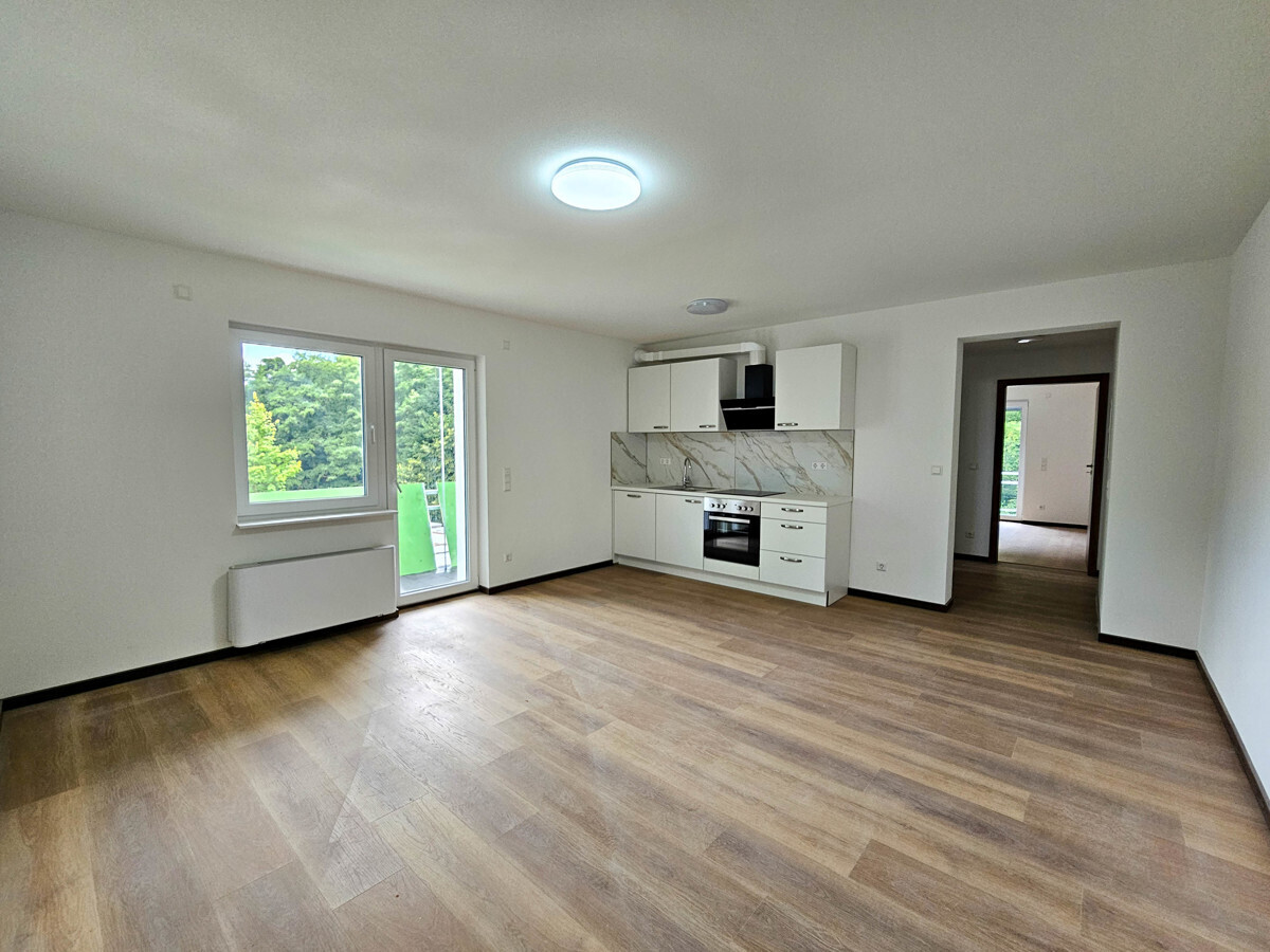 Küche mit Wohn-/Essbereich