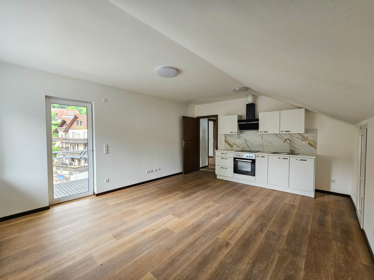 Küche mit Wohn-/Essbereich