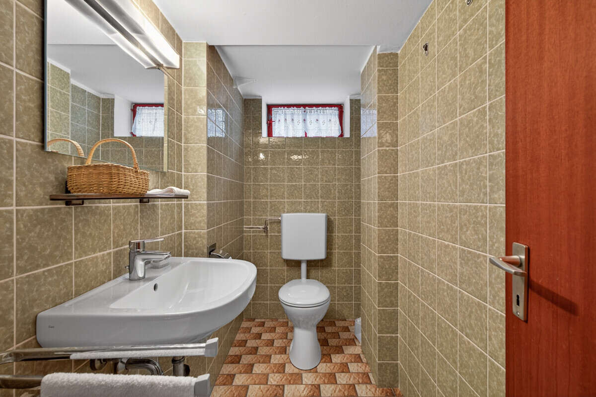 UG WC
