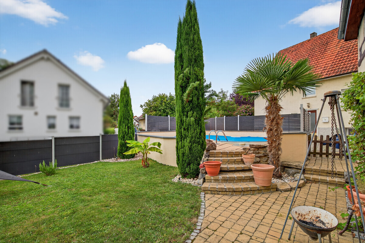 Garten mit Pool