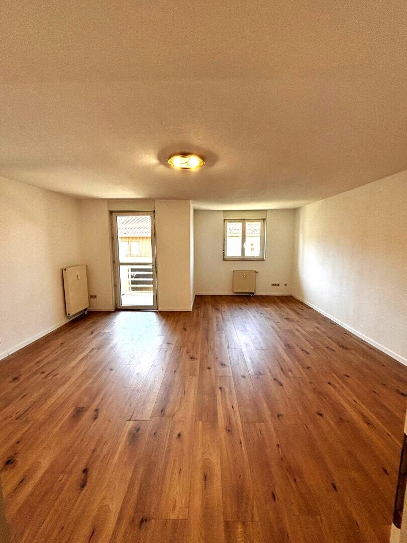 Großzügiges Wohn- und Schlafzimmer 