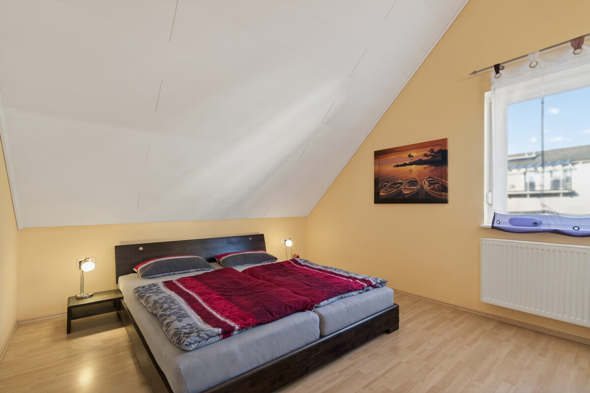 Schlafzimmer DG