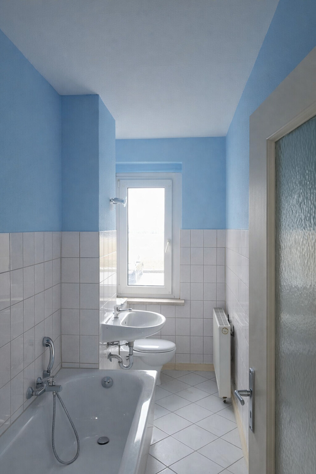 Badezimmer im Tageslicht