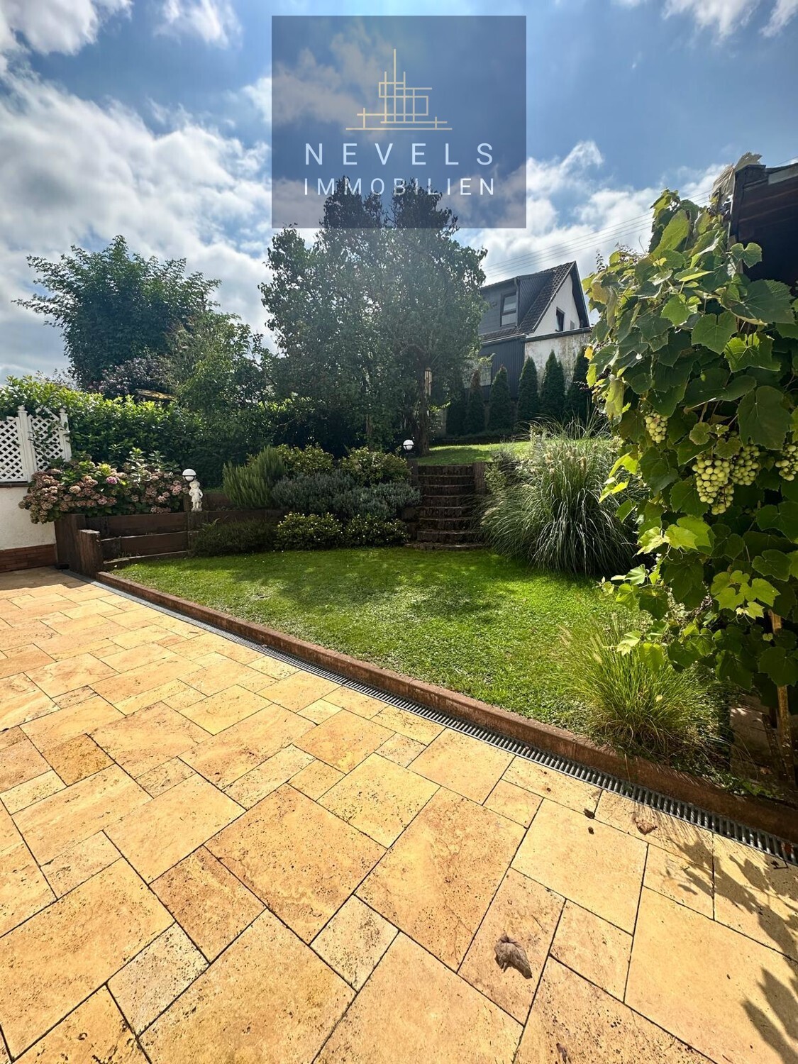 Terrasse Erdgeschoss mit Garten