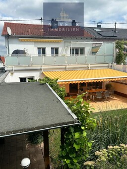 Blick oberer Garten zur Terrasse