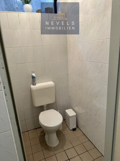 Toilette im Keller