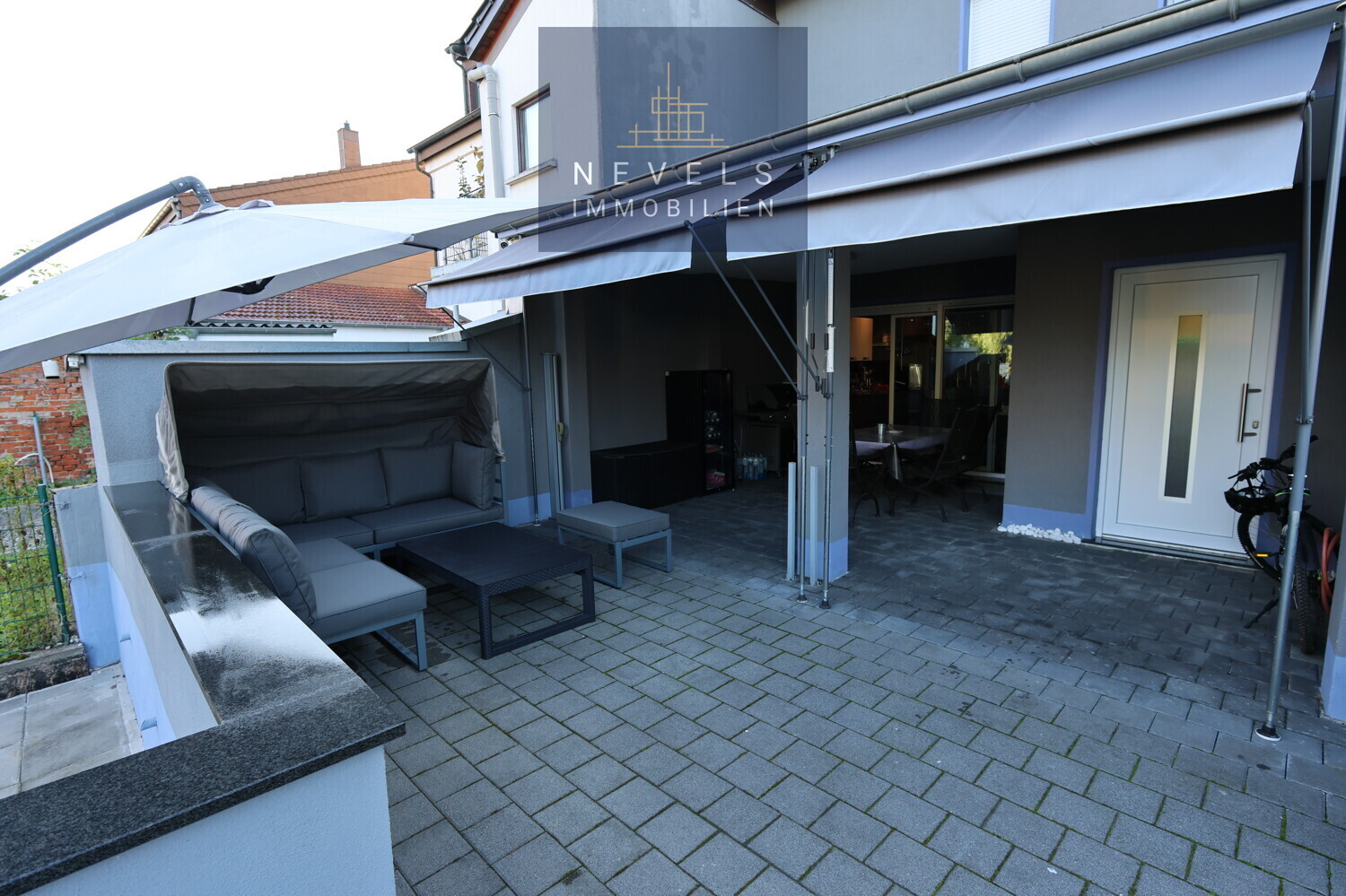Sitzecke mit Klemmmarkisen