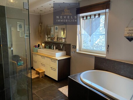 Modernes Badezimmer (1)