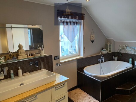 Modernes Badezimmer