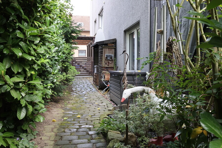 Gemeinschaftsweg neben dem Haus 
