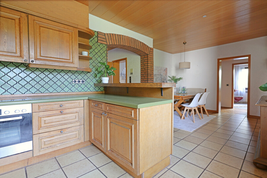 EG Küche Blick in die Essecke