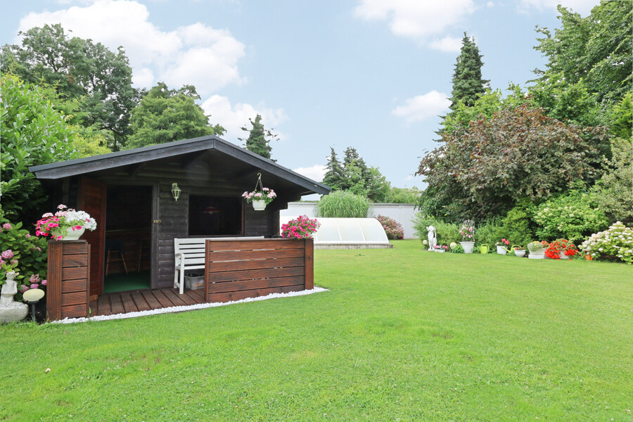 Gartenhaus und Pool