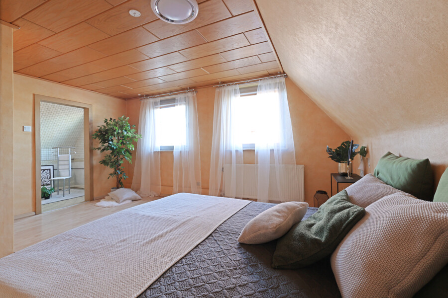 Schlafzimmer mit Ankleide