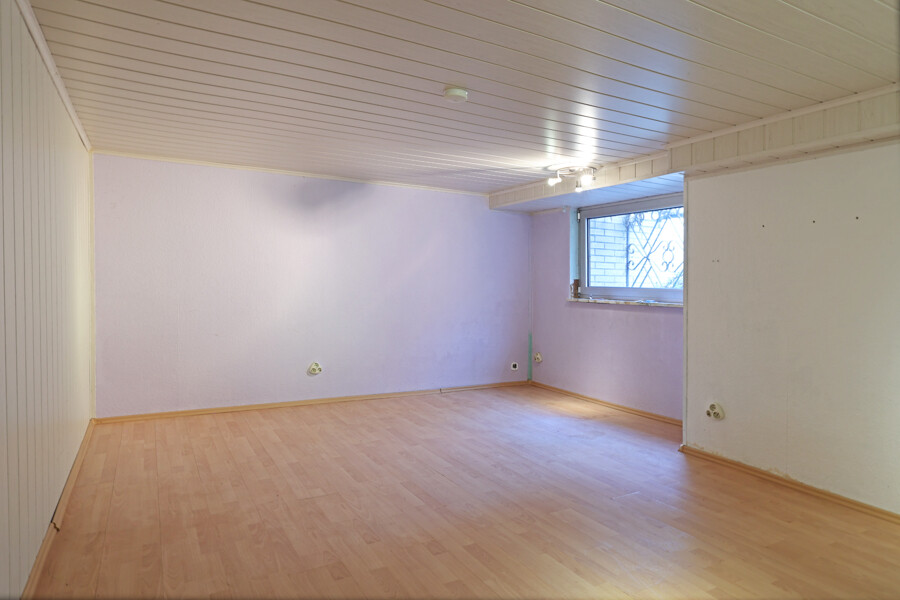 wohnlich ausgebauter Kellerraum 