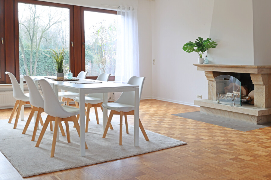 Wohn-Esszimmer mit Kamin
