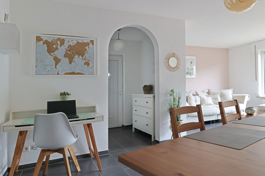 Wohn-Esszimmer mit Arbeitsplatz