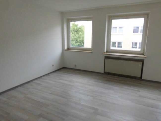 H42 - 3.OG rechts Wohnraum Bild 2
