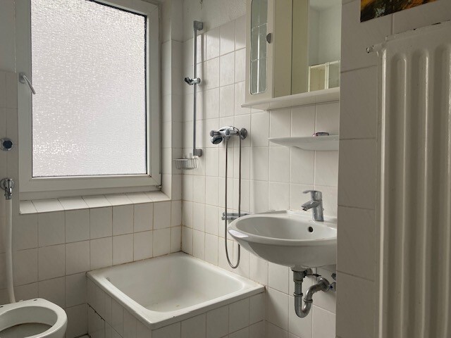 L37 - 2.OG rechts Badezimmer