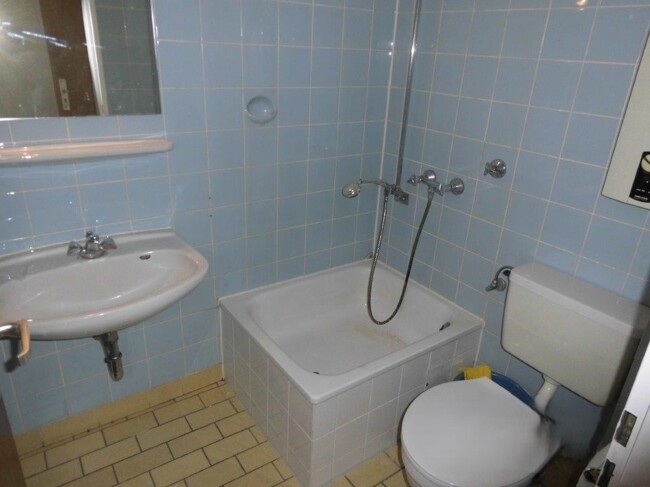 H42 - 3.OG rechts Badezimmer
