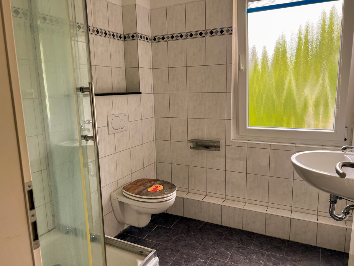 Badezimmer mit Dusche