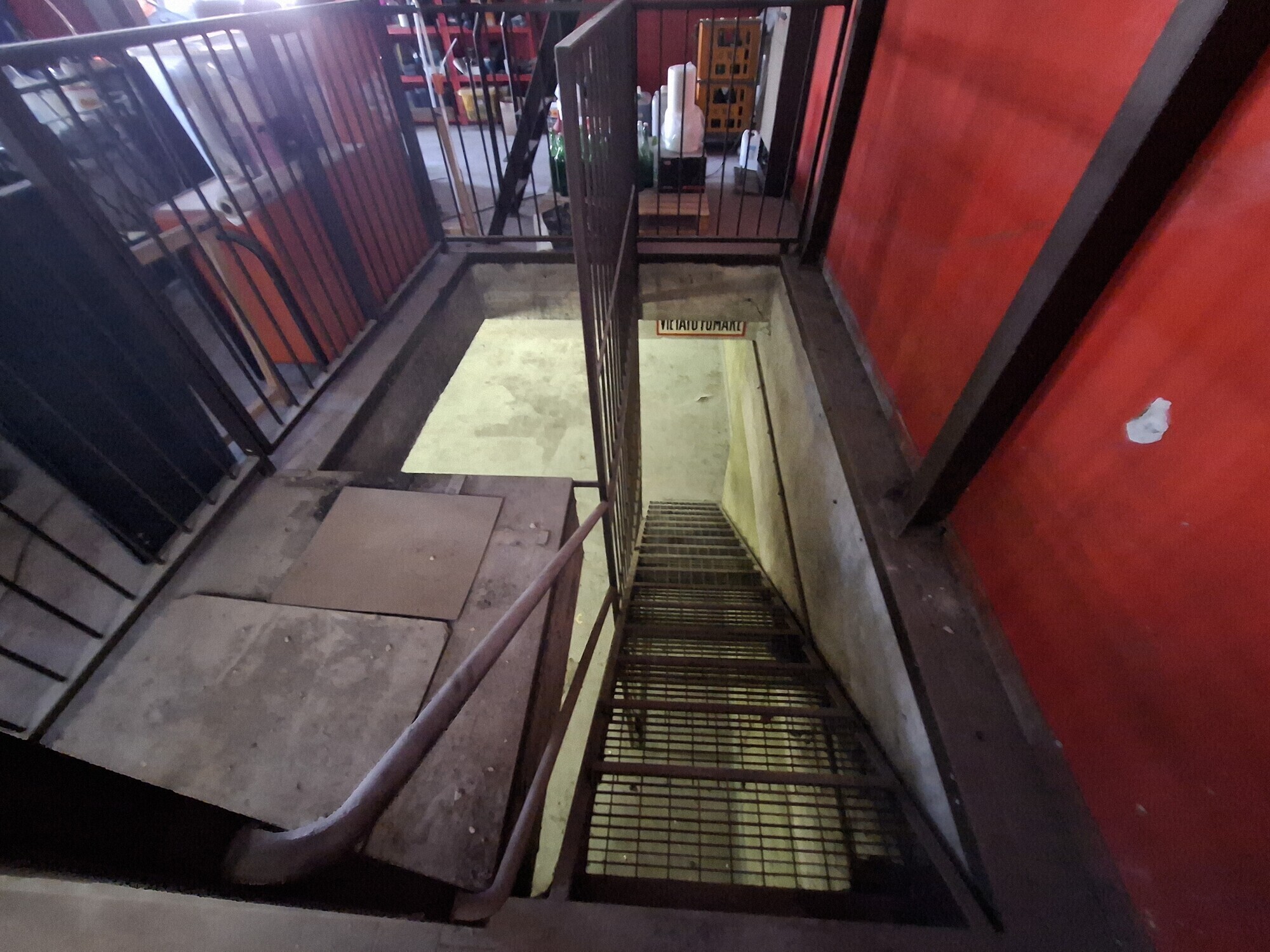 7 accesso al magazzino interrato 