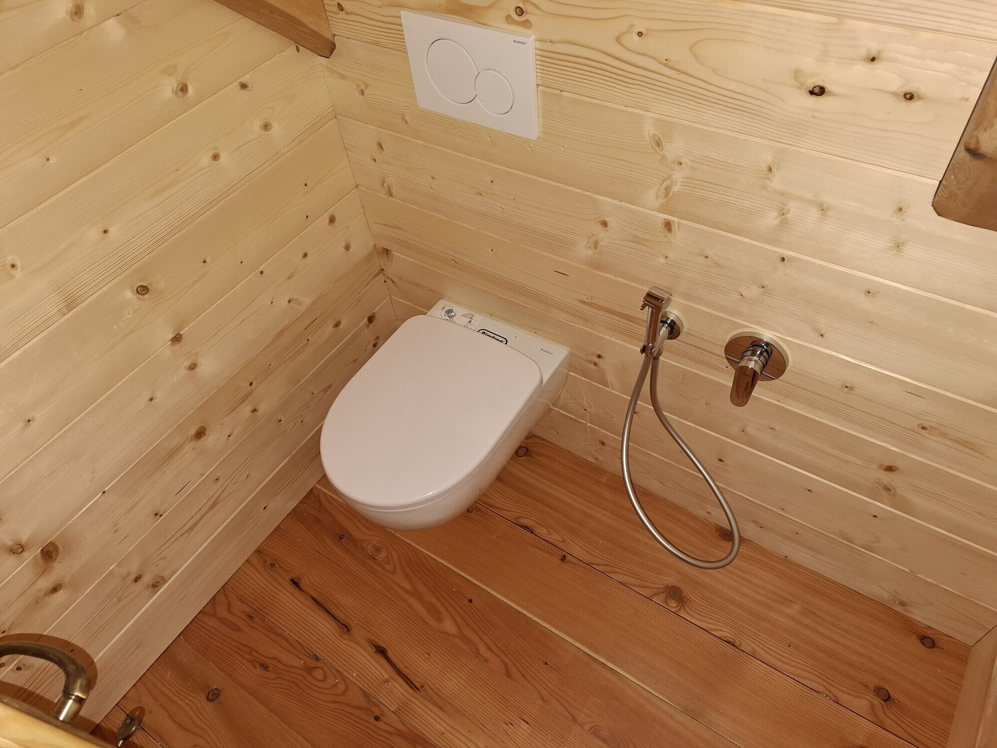 18 BAGNO DI SRVIZIO