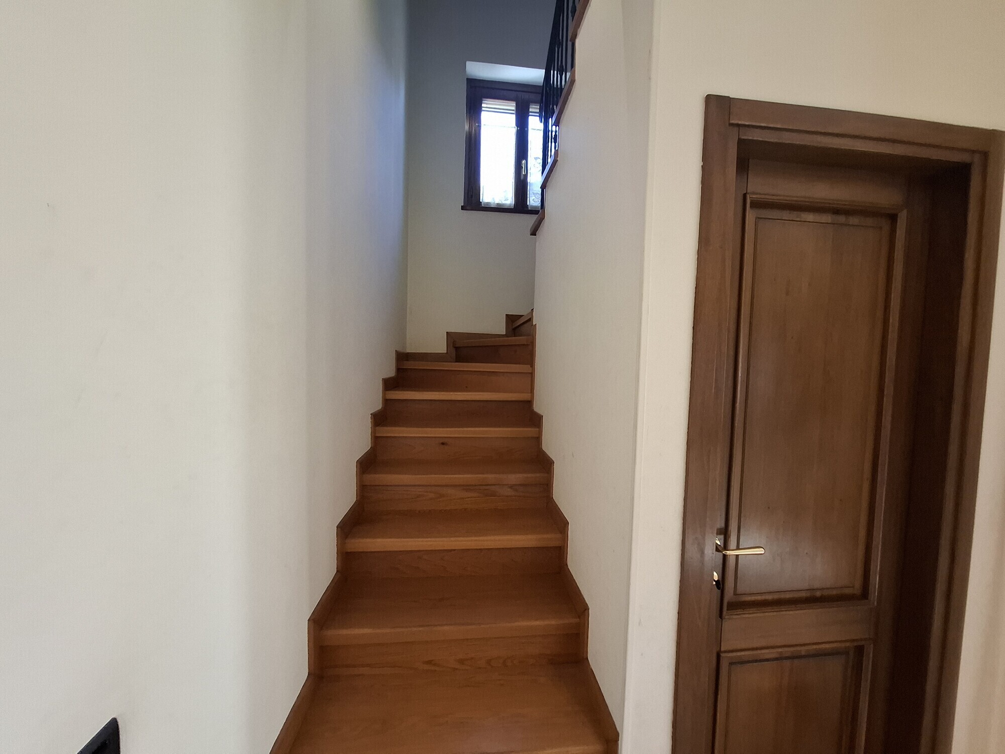 19 INGRESSO TAVERNA  E SALITA ZONA NOTTE