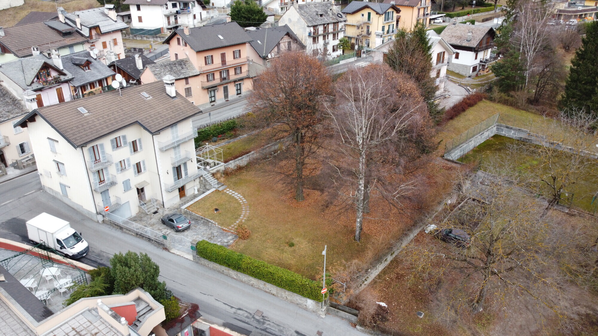 3 PALAZZINA CON PARCO