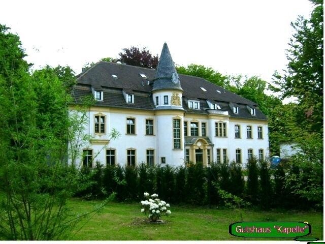 Blick zum Gutshaus "Kapelle"