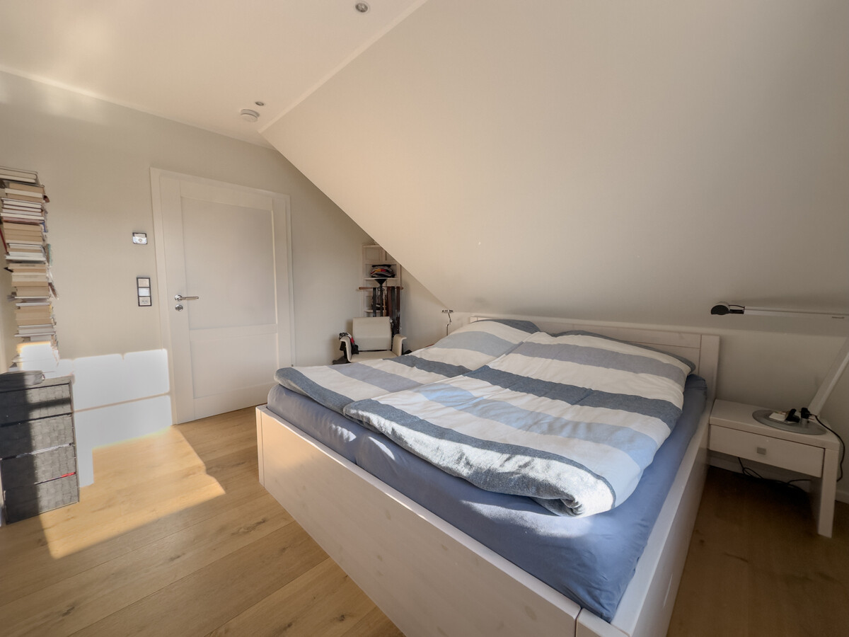 Schlafzimmer 1