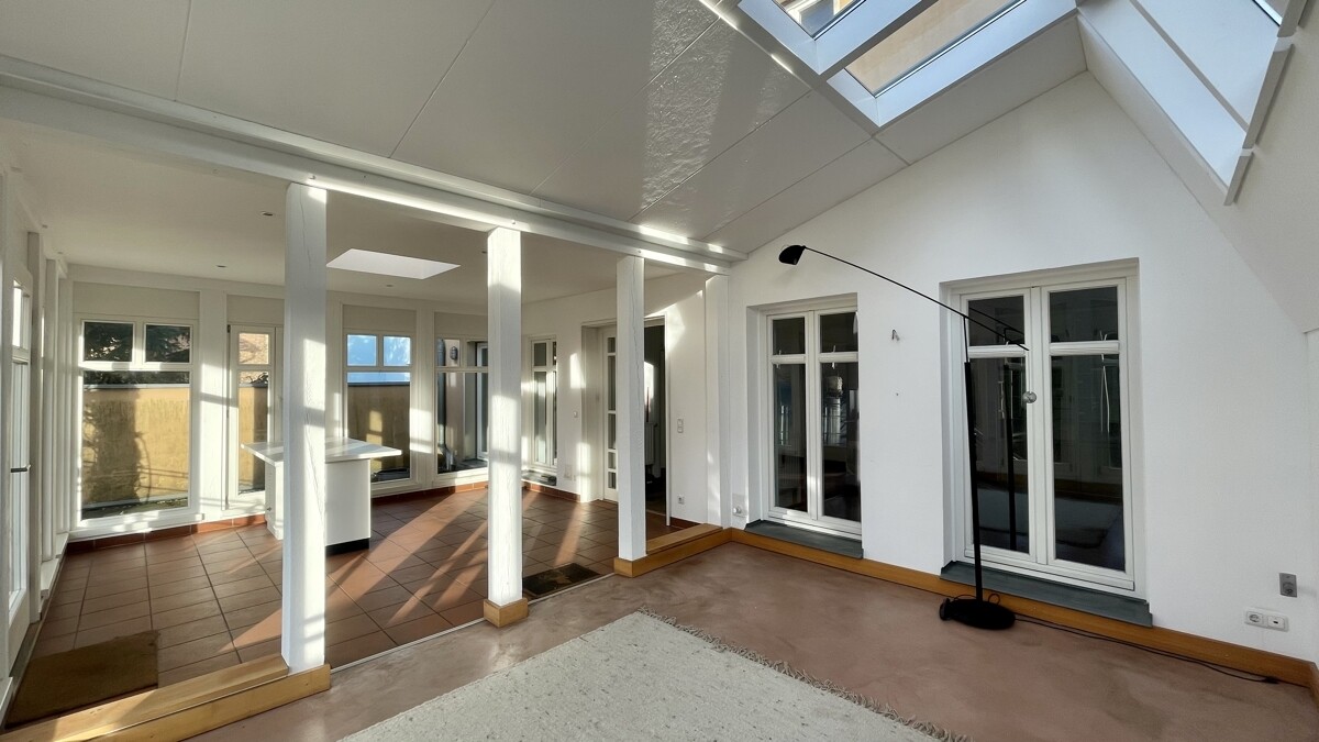 Wintergarten mit Blick in den Himmel