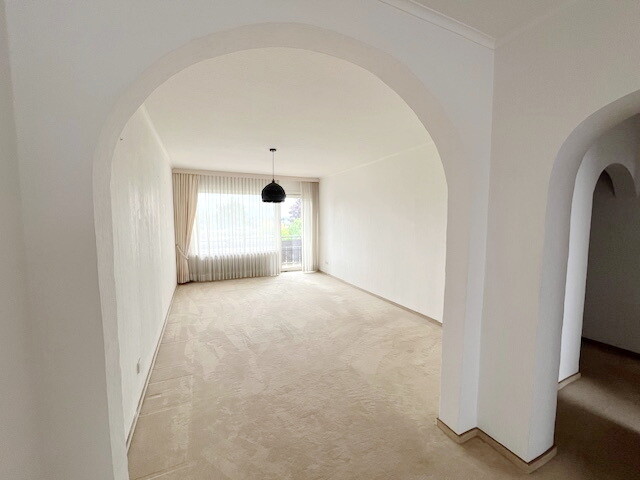 Elternschlafzimmer mit Ankleide und Balkon