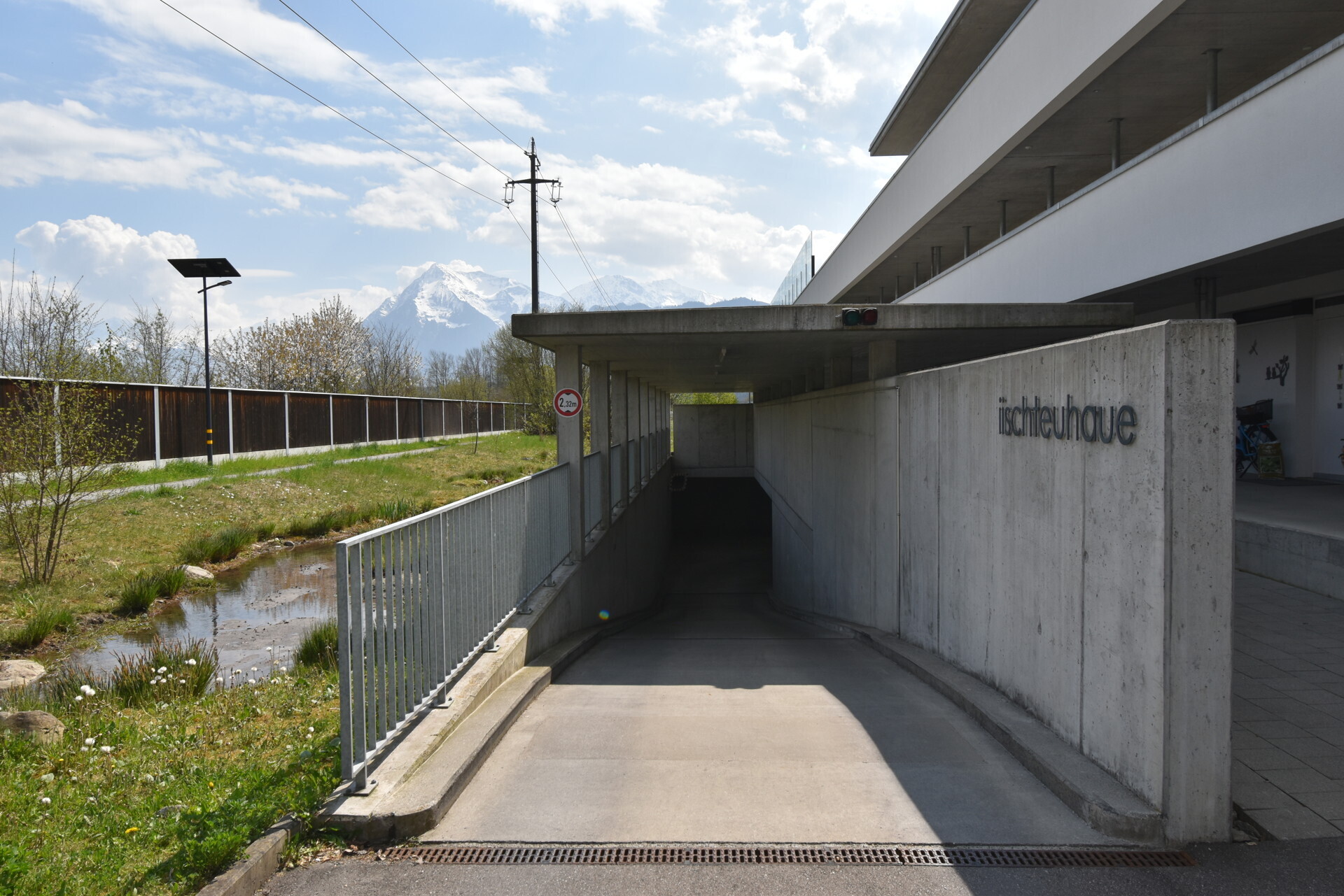 Einfahrt Einstellhalle