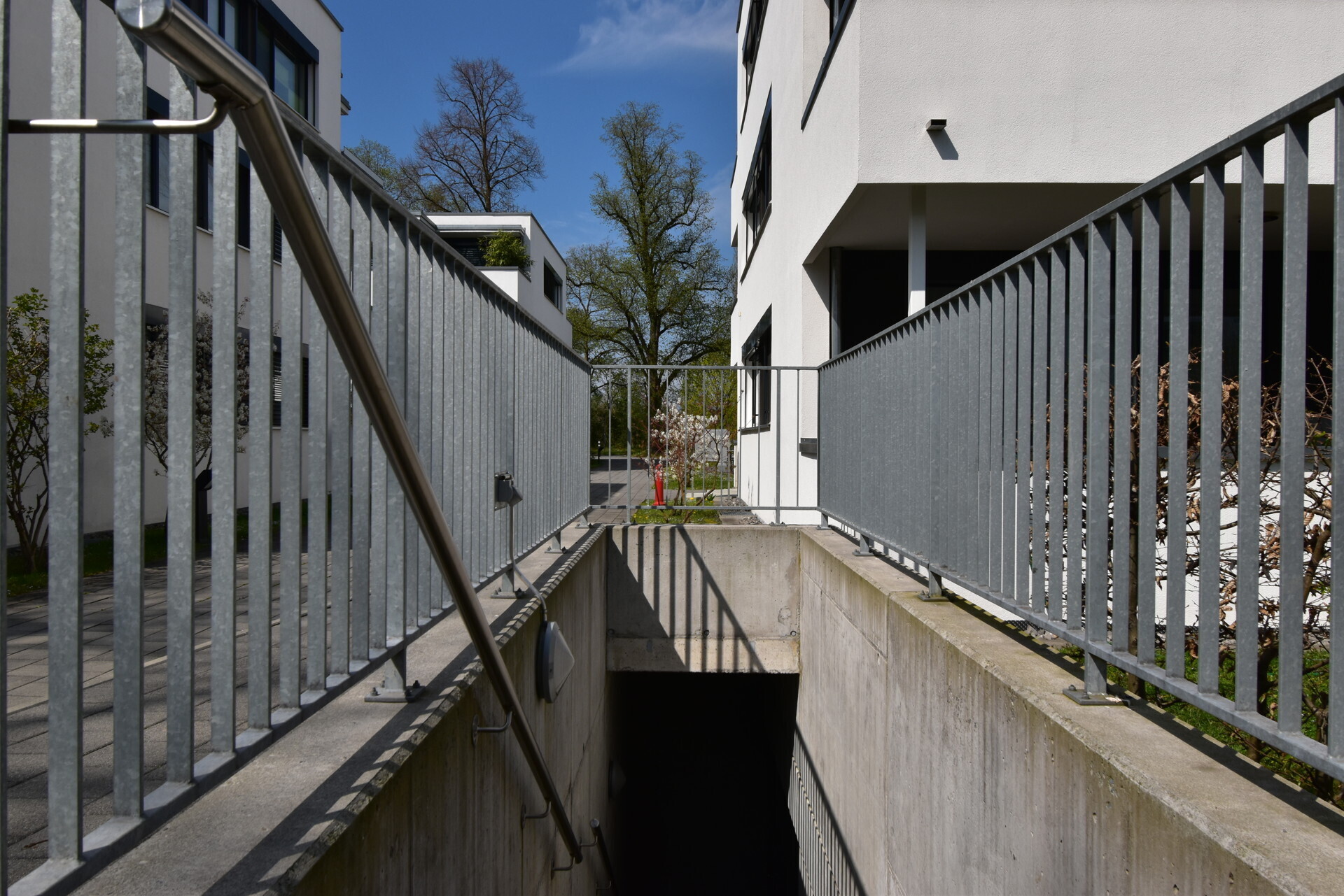 Treppe zu Einstellhalle