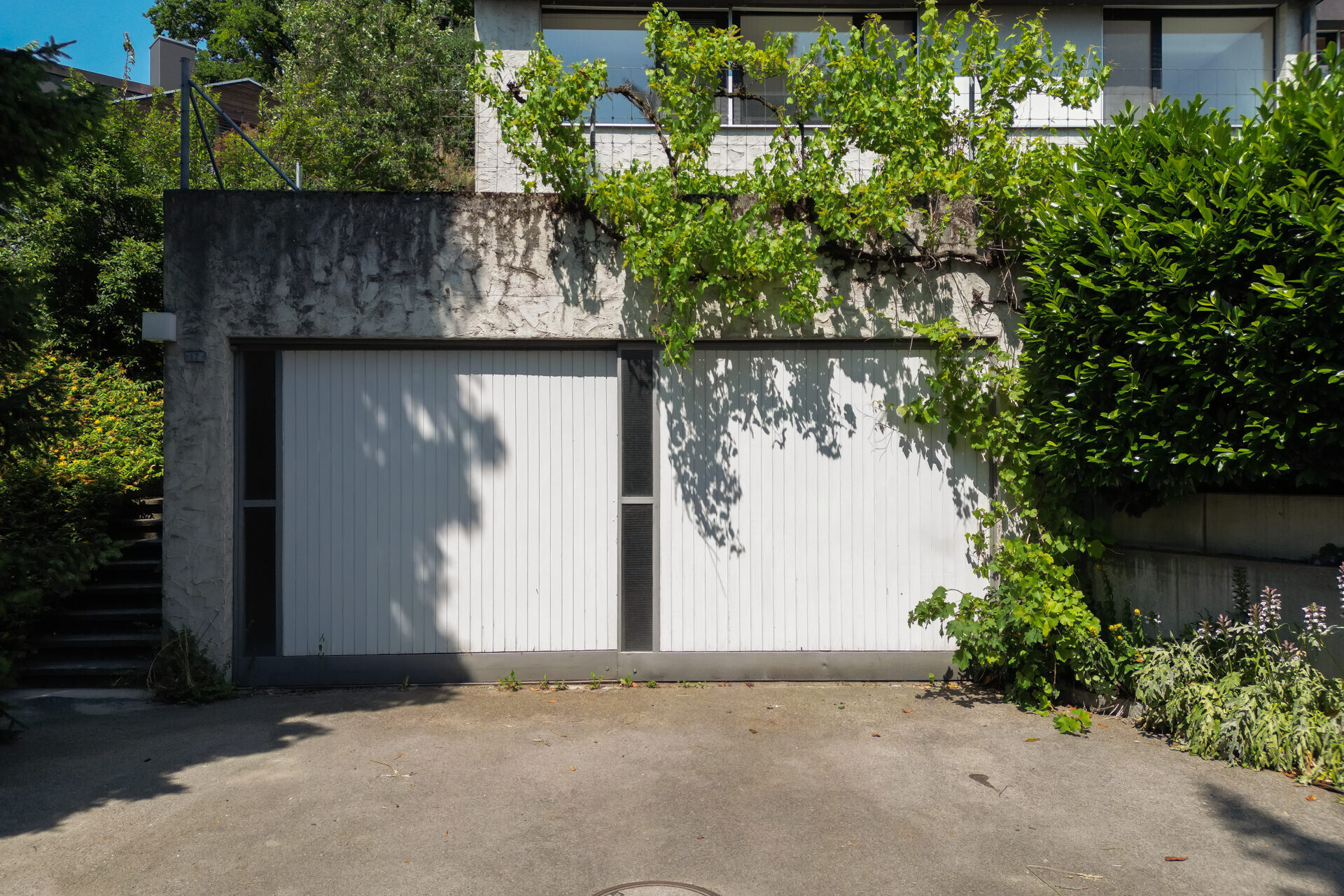 Vorplatz Garage