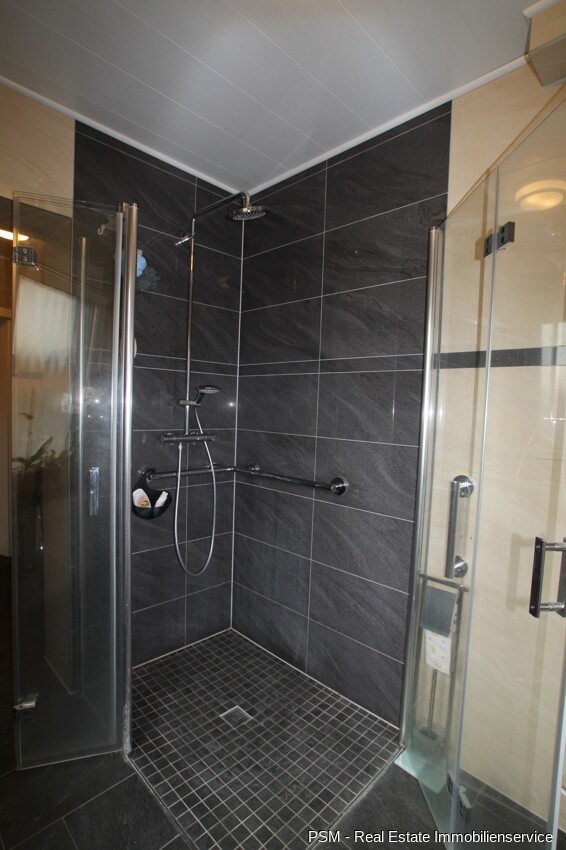Dusche im EG.