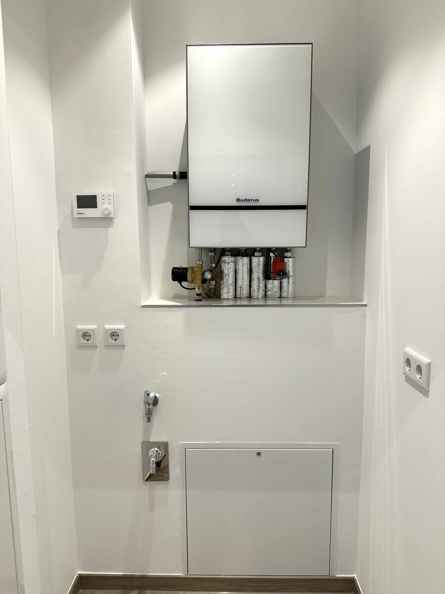 Abstellraum mit Waschmaschinenanschluss