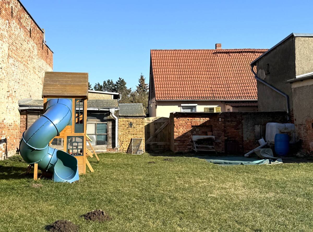 Gartengrundstück  / Rückseite Nebengelass