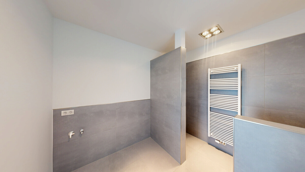 Gästebad mit Waschmaschinenanschluss