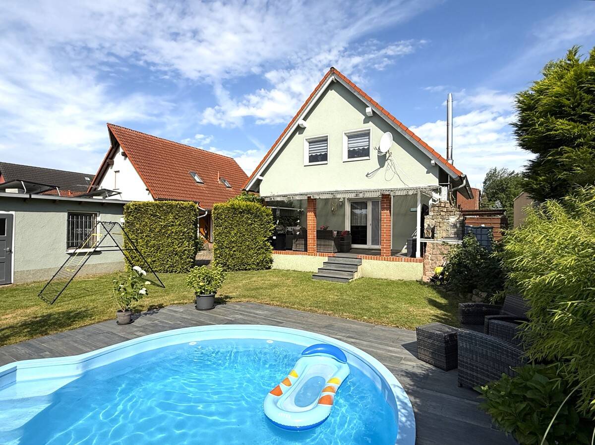 Objektrückseite und Gartengrundstück